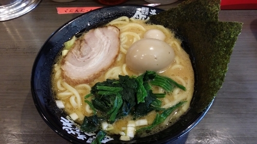 「ラーメン＋味玉子＋ライスサービス＋餃子」@駒大商店の写真