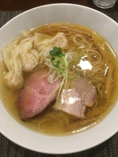 「えびワンタン入り塩らぁ麺」@らぁ麺 やまぐち 辣式の写真