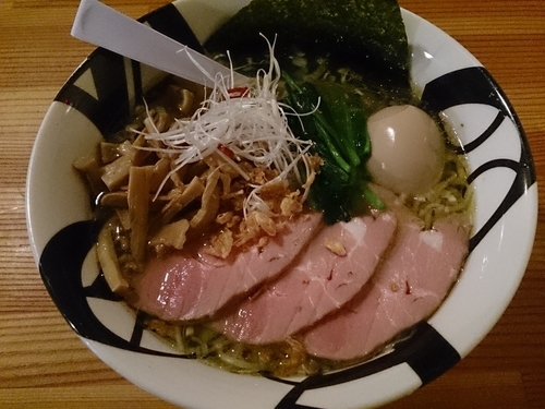 「金色の塩ラーメン 特製」@ラーメンバル 凌駕 ドロップスの写真