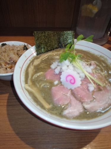 「銀の煮干しそば&炊き込みご飯」@煮干中華そば 鈴蘭 中野店の写真