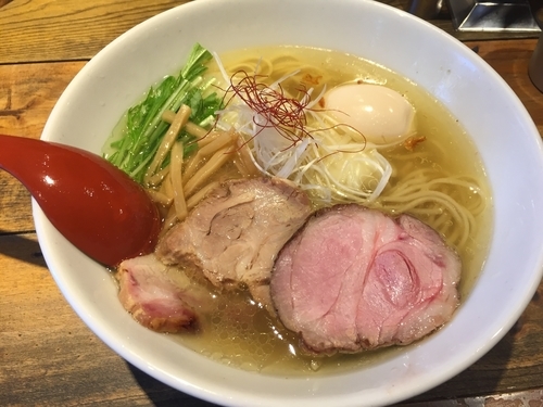 「特製 香彩鶏だし塩ラーメン」@麺屋 翔 西新宿本店の写真