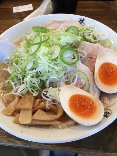 「しょうゆ チャーシュー」@こってりらーめん 誉の写真