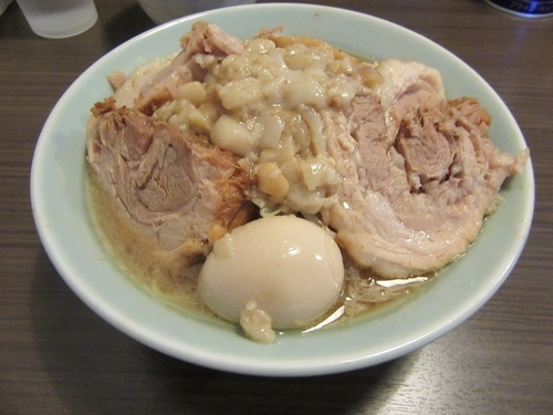 「小豚（８６０円）＋ネギ＋味玉」@かじろうramen7の写真