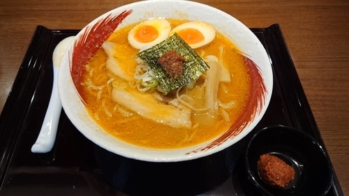 「辛味噌ラーメン+味玉」@海老秀 関内さくら通り店の写真