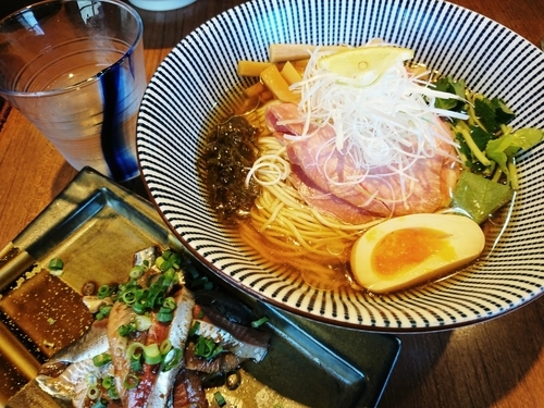 「冷し煮干しそば(白醤油)700円＋いわし丼(飯抜き)他」@寿製麺よしかわ 川越店の写真