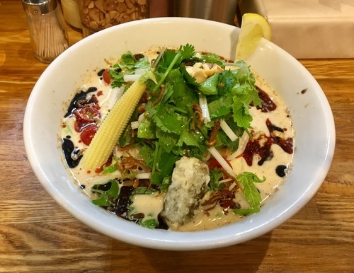 「冷やしラーメン大タンタン風〜パクチー入〜限定」@麺屋 庄太 六浦本店の写真