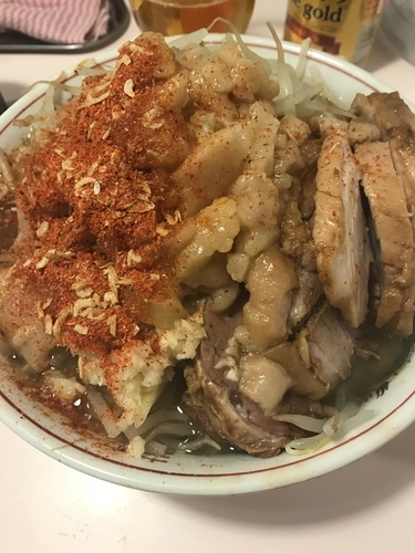 「ラーメン、肉多目、DCタレ、全マシ、エビ唐辛子」@成蹊前ラーメン 吉祥寺の写真