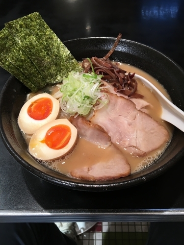 「特製豚骨ラーメン」@豚骨醤油らーめん 光醤 渋谷センター街店の写真