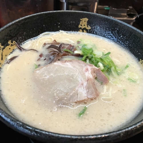 「とんこつラーメン」@とんこつラーメン博多風龍 上野店の写真