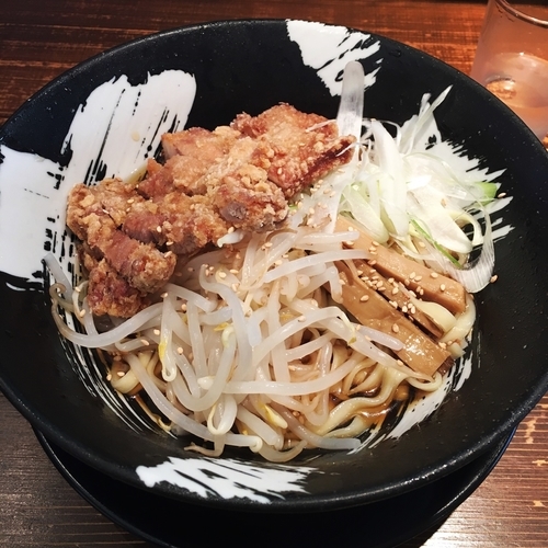 「冷やぶっかけ(ひもかわ麺)+パーコー」@客野製麺所の写真