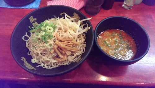 「冷しごまざる辛、替玉」@とんこつラーメン 博多風龍 渋谷店の写真