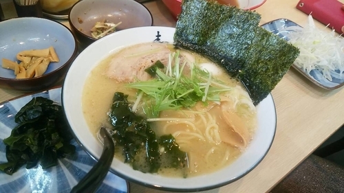 「塩とんこつ　あっさり中華そば　トッピング」@らぁ麺処 寿の写真