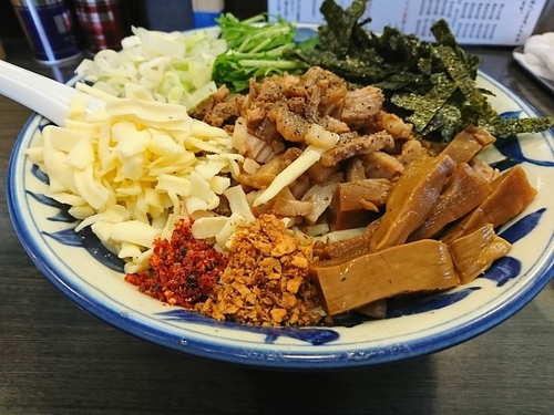 「限定まぜそば 塩 900円」@ラーメンつけ麺 奔放の写真