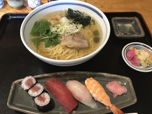 「寿司と塩ラーメン 930円」@和風味な店 玉やの写真