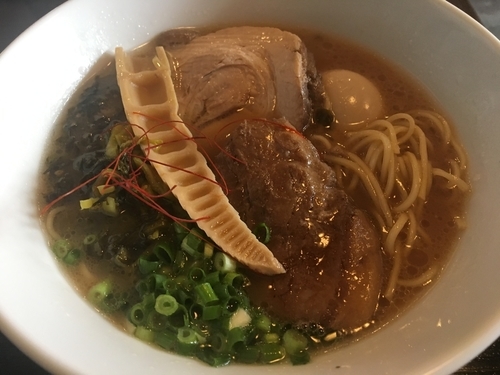 「ラーメン(醤油)850円、味玉」@麺処 学の写真