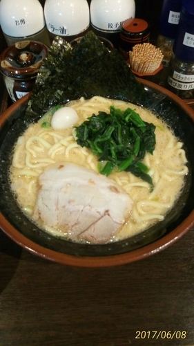「家系しょうゆ味」@横濱家系ラーメン 壱角家 西新宿店の写真