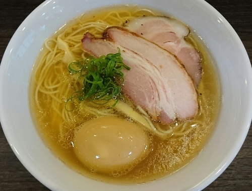 「塩ラーメン＋味玉」@かしわぎの写真