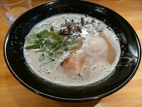 「らーめん＋半熟煮玉子＋替え玉」@とんこつ らい斗の写真