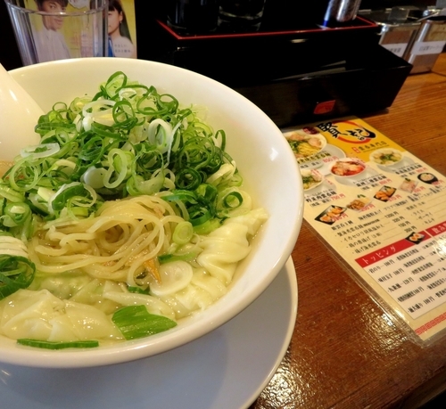 「肉野菜雲呑麺（焼塩）+九条ネギ（870円）」@香港雲呑専門店 賢記の写真