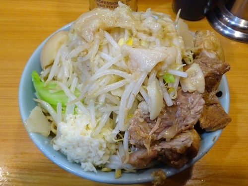 「ドクロ（830円）ニンニクアブラ」@ラーメン二郎 八王子野猿街道店2の写真