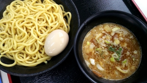 「つけ麺中盛り 玉ねぎ&味たま」@つけめん・らあめん 福は内の写真