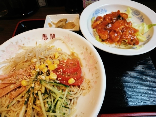 「冷やし中華(ゴマ)&豚チリソース丼セット900円」@香蘭の写真