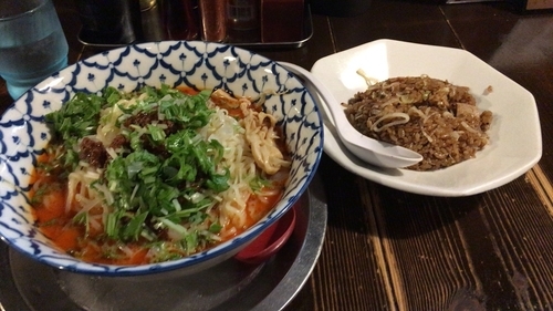 「限定 冷やし坦々麺大盛+黒炒飯」@夜鳴き軒の写真