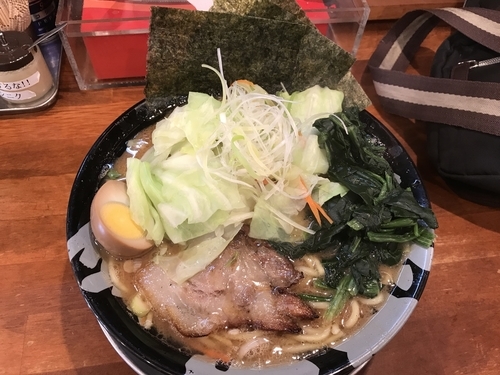 「農園スペシャル（中盛）キャベツ&ほうれん草トッピング」@濃豚骨醤油ラーメン 馬力屋の写真