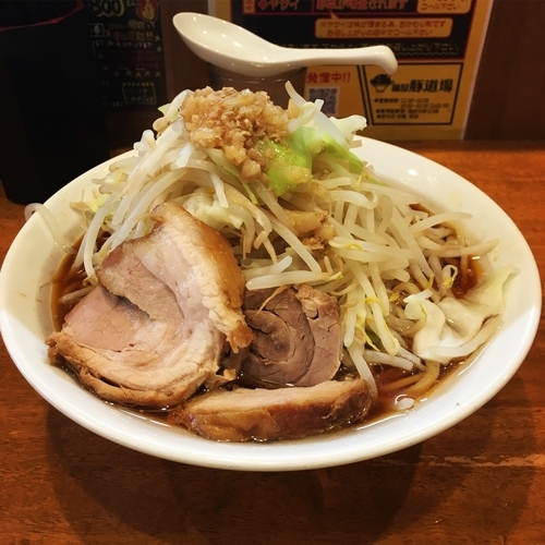 「豚道場ブラックラーメン大盛」@麺屋豚道場の写真