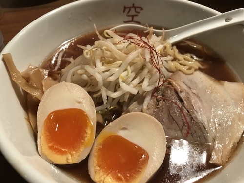 「味玉らーめん モヤシ無料トッピング 800円」@麺屋 空の写真
