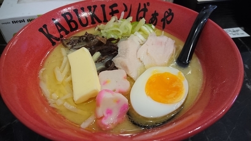 「こってり 塩バターラーメン」@KABUKIモンばぁやの写真