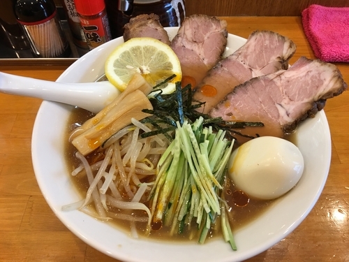 「醤油冷やしらーめん 750円 チャーシュー200円」@中華そば 万来之陣の写真