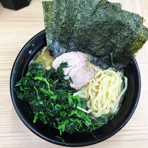 「ラーメン￥６５０＋海苔￥５０＋ホウレンソウ￥５０」@横浜ラーメン 武蔵家 御茶ノ水店の写真