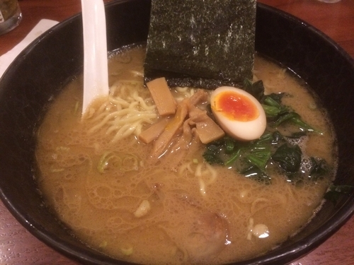「ラーメン（大盛り）」@横濱家 桜ケ丘店の写真