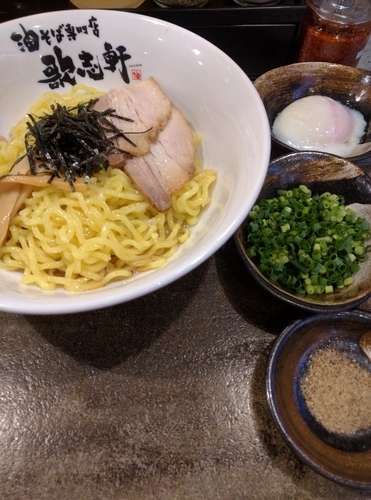 「油そば(大盛)温泉玉子 青ねぎ 魚粉」@油そば専門店 歌志軒 大岡山店の写真