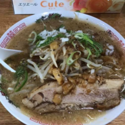 でぶじろうラーメン【このメニューだけなら90点】
