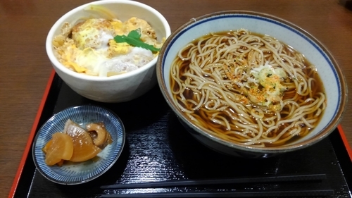「温かいそばかつ丼セット６９０円」@そば忠 桐生50号店の写真