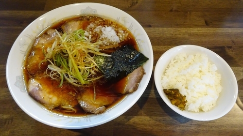 「ネギチャーシュー（950円）＋半ライス（150円）」@ラーメン専門 珉珉の写真