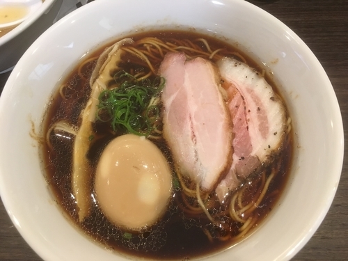 「醤油ラーメン680円、味玉100円」@かしわぎの写真
