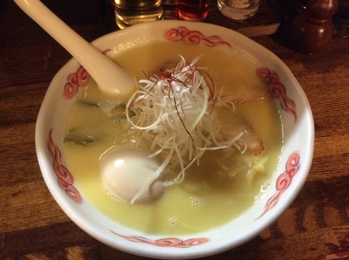 「鶏白湯らーめん＋サービス味玉」@麺・酒処 ぶらりの写真