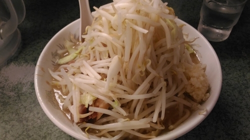 「ラーメン（750円）」@ラーメン二郎 新宿小滝橋通り店の写真