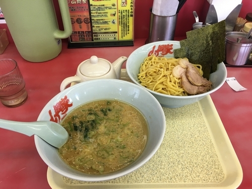 「つけ麺 (醤油） 740円 クーポンのチャーシュー」@ラーメン山岡家 瑞穂店の写真