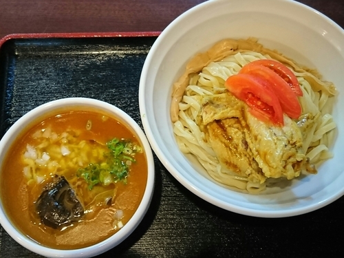 「【期間限定】夏野菜のカレーつけ麺（カレーチキンウィング付き）」@中華そば田家 ふくふくの写真