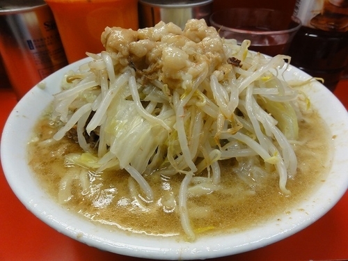 「ラーメン600円　麺硬め　ニンニク　脂」@ラーメン二郎 三田本店の写真