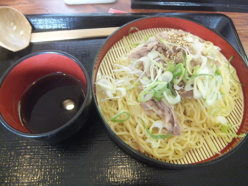 「牛ざるらーめん730円(クーポンで530円)大盛無料」@北海道らぁめん 伝丸 我孫子店の写真