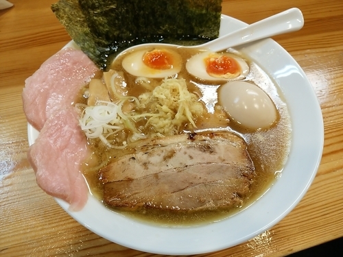 「特製しょうがラーメン味玉」@神保町しょうがらーめん 美空の写真