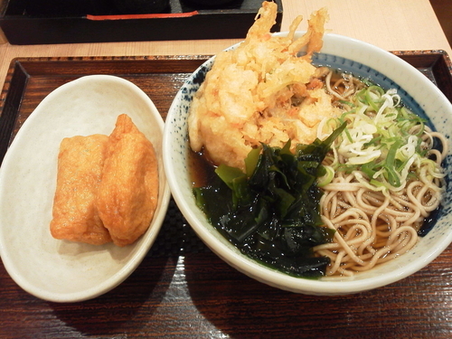 「いなりセット420+かき揚げ100=520円」@しぶそば 池袋店の写真