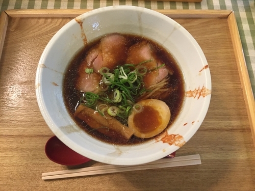 「黒(鶏魚介醤油)」@麺ビストロNakanoの写真