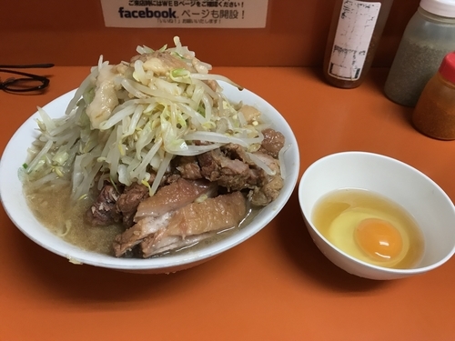 「小豚増し 醤油生卵」@ラーメン二郎 相模大野店の写真