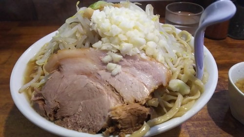 「ラーメン麺量350g￥850(にんにく・あぶら)」@男気らーめんアカギの写真